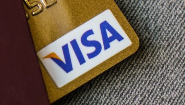 鼎冠配资 “还款日还款”的信用卡6年被收1.2万利息？广发银行回应